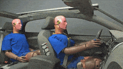 今天热传的“4月1日起全国严查后排未系安全带”是谣言,但这一点必须提醒!(11) 今天热传的“4月1日起全国严查后排未系安全带”是谣言,但这一点必须提醒!(11)