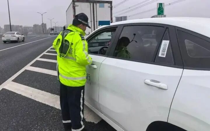 今天热传的“4月1日起全国严查后排未系安全带”是谣言,但这一点必须提醒!(2) 今天热传的“4月1日起全国严查后排未系安全带”是谣言,但这一点必须提醒!(2)