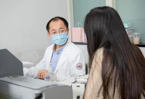 身上落这种小虫千万别拍 堪比泼强酸会灼伤皮肤